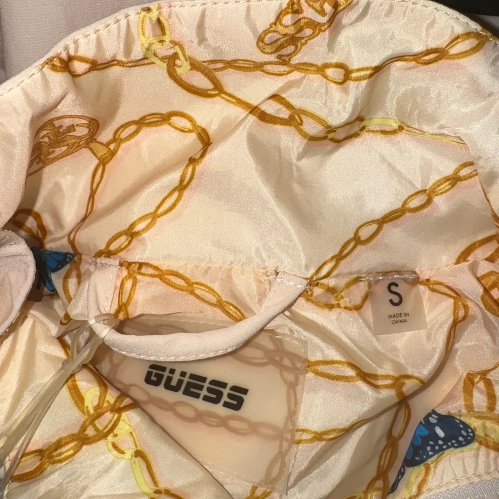 Guess Set - Picture 3 of 3